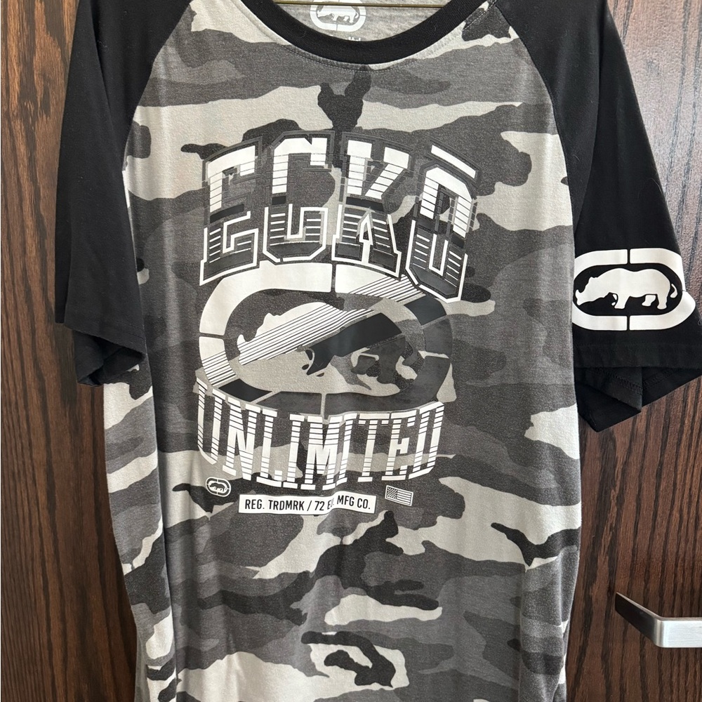 Ecko Unlimited Men's Black and Gray Camo Shirt